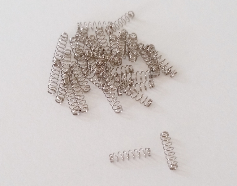 SACO COM 100 MOLAS PARA FECHADURAS NISSAN