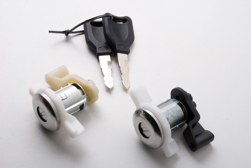  RNLT CLIO II, MEGANE II DOOR LOCK SET (98-05) 7701468982, 7701471222, 7701472806 NE72