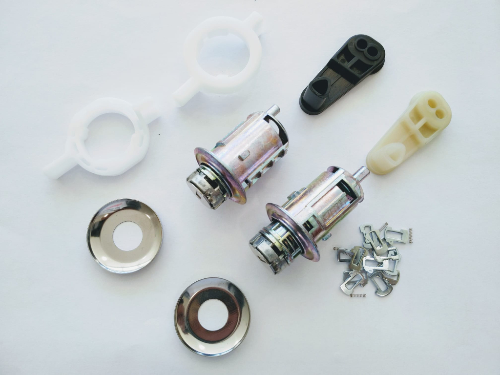 PAREJA DE CERRADURAS DE PUERTA RNLT DESMONTADAS DE MEGANE Y SCENIC NE72