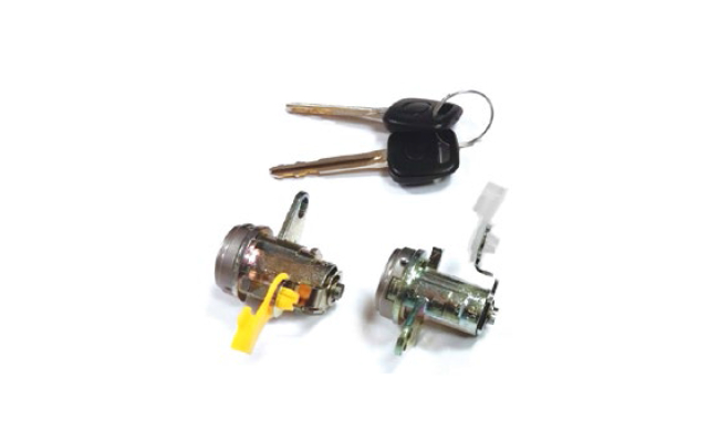 SERRURE PORTE TOYOTA COROLLA (93-97) (69051-12460, 6905112460) TOY43