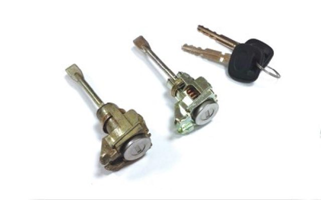 TOYOTA COROLLA (02-06), HILUX (04-07) DOOR LOCK (69051-02090, 69051-02020) TOY43