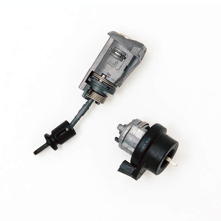 KIT SERRURES AUDI A1, A3, S3 ET Q3  (DEMARREUR + PORTE) (8V1800375R) - ORIGINALE -