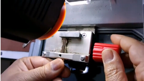 [CUT2] TAILLE DE CLE SERRETA